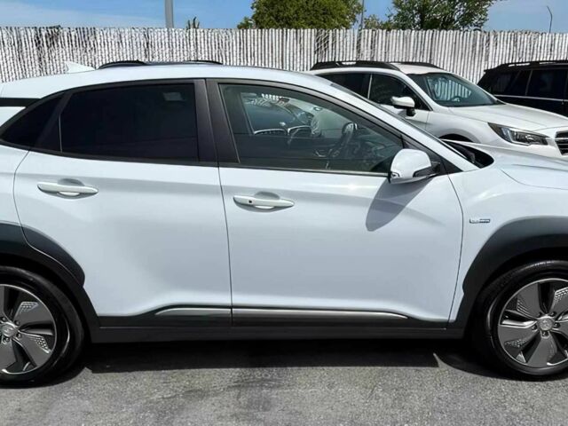 Белый Хендай Другая, объемом двигателя 0 л и пробегом 31 тыс. км за 10000 $, фото 3 на Automoto.ua