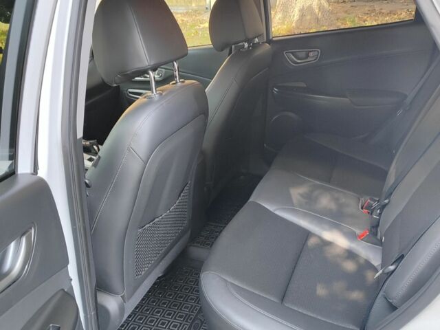 Белый Хендай Другая, объемом двигателя 0 л и пробегом 107 тыс. км за 16500 $, фото 5 на Automoto.ua