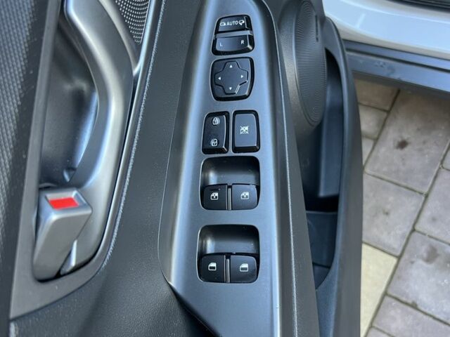 Белый Хендай Другая, объемом двигателя 0 л и пробегом 97 тыс. км за 16800 $, фото 7 на Automoto.ua