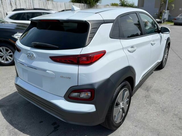 Белый Хендай Другая, объемом двигателя 0 л и пробегом 31 тыс. км за 10000 $, фото 4 на Automoto.ua