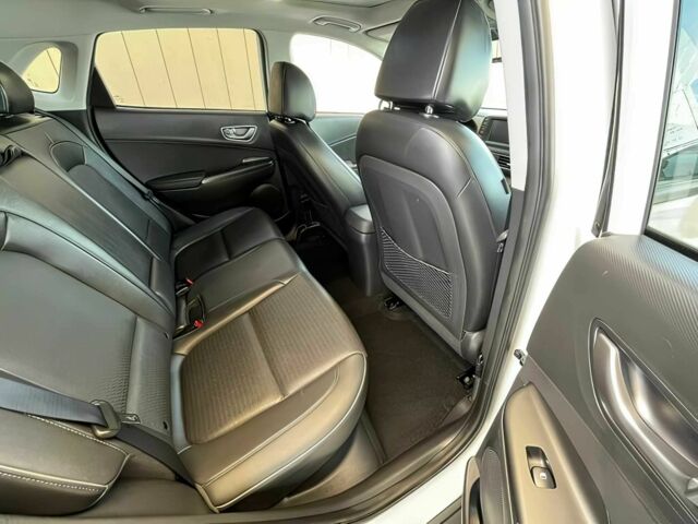 Белый Хендай Другая, объемом двигателя 0 л и пробегом 31 тыс. км за 10000 $, фото 12 на Automoto.ua