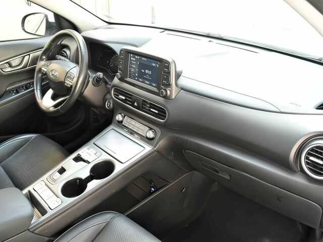 Белый Хендай Другая, объемом двигателя 0 л и пробегом 49 тыс. км за 12000 $, фото 12 на Automoto.ua