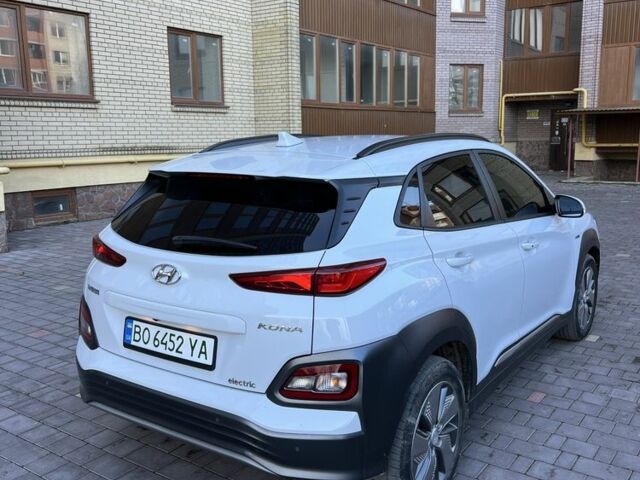 Белый Хендай Другая, объемом двигателя 0 л и пробегом 97 тыс. км за 16800 $, фото 2 на Automoto.ua