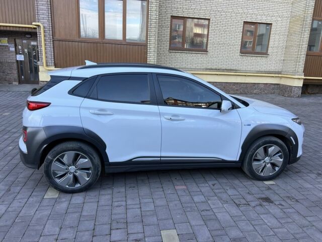 Белый Хендай Другая, объемом двигателя 0 л и пробегом 97 тыс. км за 16800 $, фото 5 на Automoto.ua