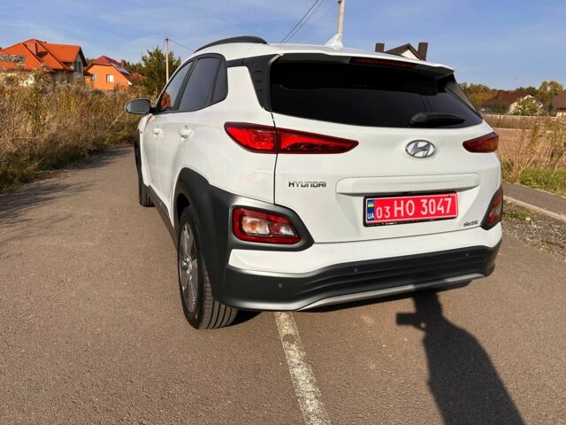 Белый Хендай Другая, объемом двигателя 0 л и пробегом 68 тыс. км за 17750 $, фото 3 на Automoto.ua