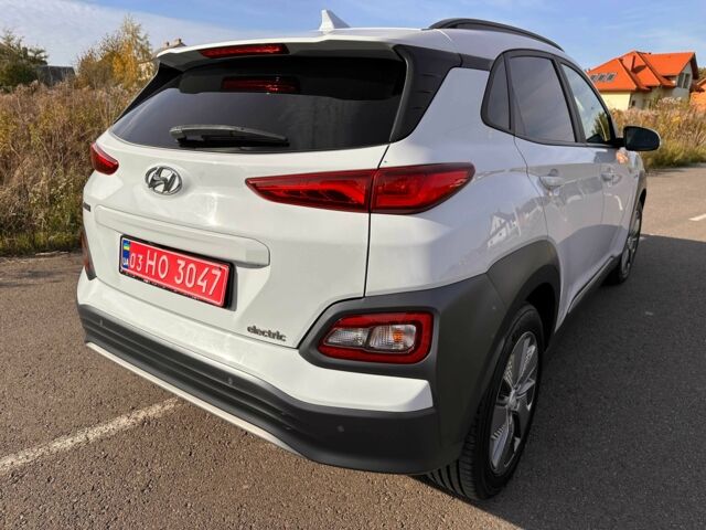 Белый Хендай Другая, объемом двигателя 0 л и пробегом 68 тыс. км за 17750 $, фото 7 на Automoto.ua