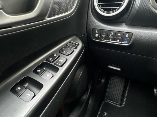 Белый Хендай Другая, объемом двигателя 0 л и пробегом 103 тыс. км за 17699 $, фото 13 на Automoto.ua