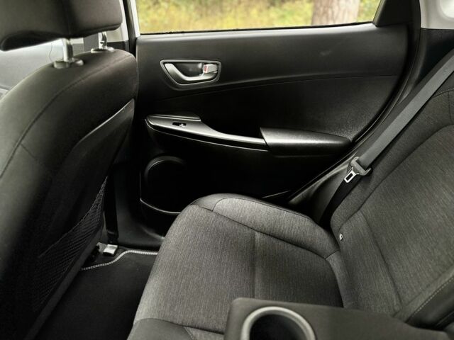 Белый Хендай Другая, объемом двигателя 0 л и пробегом 103 тыс. км за 17699 $, фото 19 на Automoto.ua