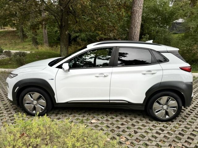 Белый Хендай Другая, объемом двигателя 0 л и пробегом 103 тыс. км за 17699 $, фото 3 на Automoto.ua