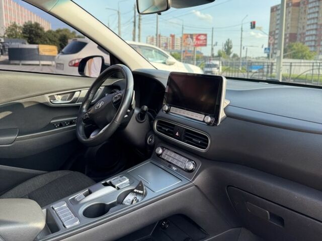 Белый Хендай Другая, объемом двигателя 0 л и пробегом 100 тыс. км за 16300 $, фото 2 на Automoto.ua