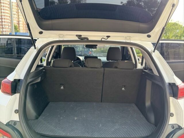 Белый Хендай Другая, объемом двигателя 0 л и пробегом 100 тыс. км за 16300 $, фото 6 на Automoto.ua