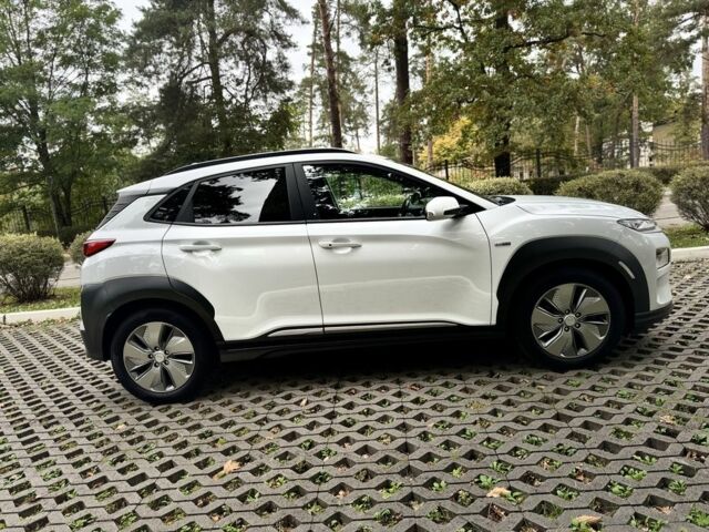 Белый Хендай Другая, объемом двигателя 0 л и пробегом 103 тыс. км за 17699 $, фото 2 на Automoto.ua