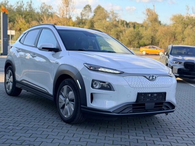 Белый Хендай Другая, объемом двигателя 0 л и пробегом 45 тыс. км за 12000 $, фото 1 на Automoto.ua