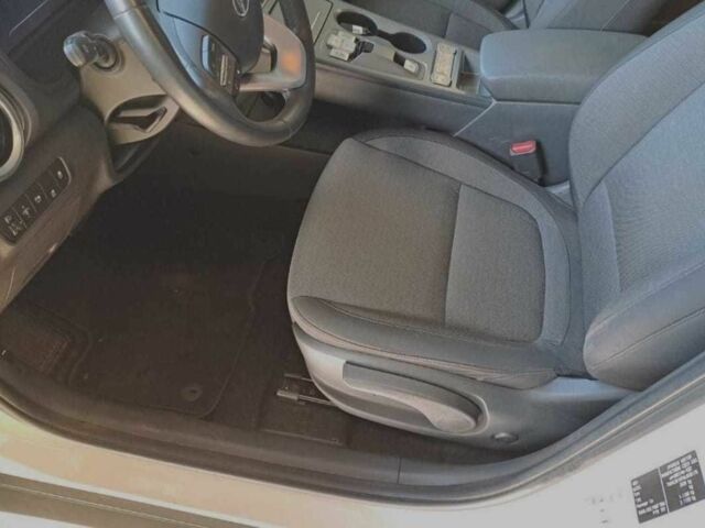 Белый Хендай Другая, объемом двигателя 2 л и пробегом 25 тыс. км за 16500 $, фото 4 на Automoto.ua