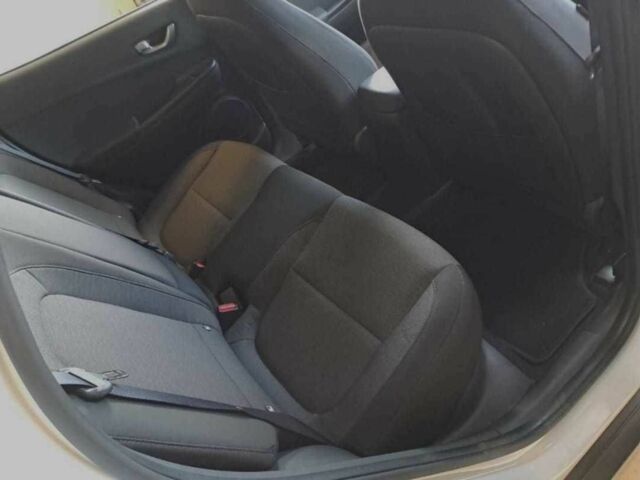 Белый Хендай Другая, объемом двигателя 2 л и пробегом 25 тыс. км за 16500 $, фото 8 на Automoto.ua