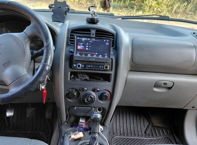 Чорний Хендай Інша, об'ємом двигуна 2 л та пробігом 390 тис. км за 3100 $, фото 6 на Automoto.ua