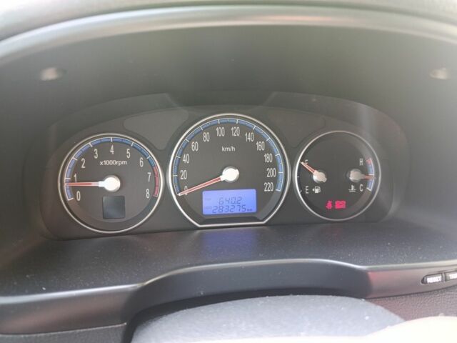 Черный Хендай Другая, объемом двигателя 2.7 л и пробегом 283 тыс. км за 8300 $, фото 11 на Automoto.ua