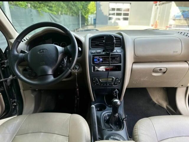 Черный Хендай Другая, объемом двигателя 2 л и пробегом 240 тыс. км за 3150 $, фото 5 на Automoto.ua