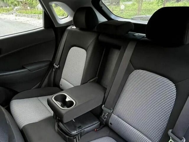 Черный Хендай Другая, объемом двигателя 2 л и пробегом 49 тыс. км за 11500 $, фото 9 на Automoto.ua