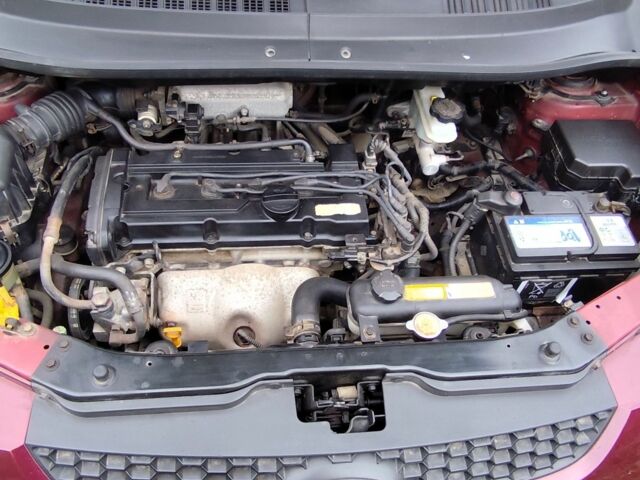 Красный Хендай Другая, объемом двигателя 1.6 л и пробегом 210 тыс. км за 3693 $, фото 6 на Automoto.ua