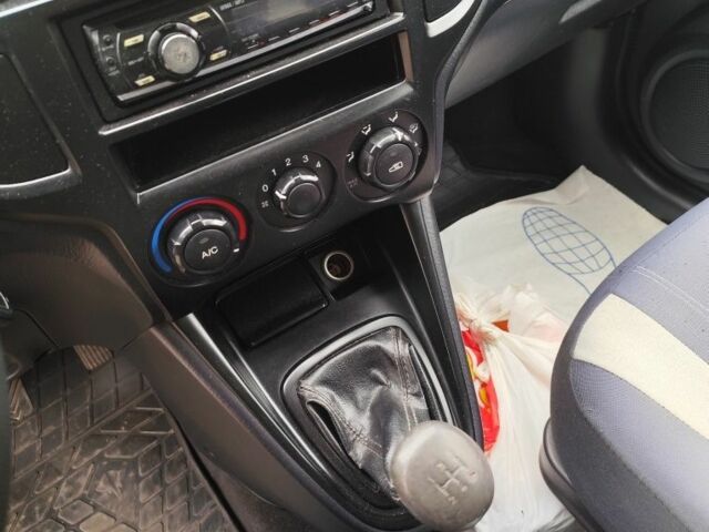 Красный Хендай Другая, объемом двигателя 1.6 л и пробегом 210 тыс. км за 3693 $, фото 7 на Automoto.ua