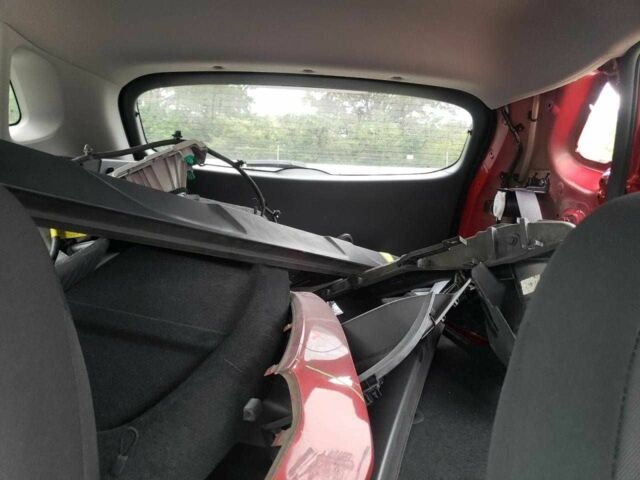 Красный Хендай Другая, объемом двигателя 0 л и пробегом 44 тыс. км за 3500 $, фото 9 на Automoto.ua