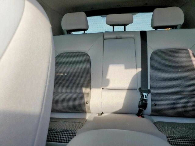 Красный Хендай Другая, объемом двигателя 0 л и пробегом 37 тыс. км за 4000 $, фото 9 на Automoto.ua