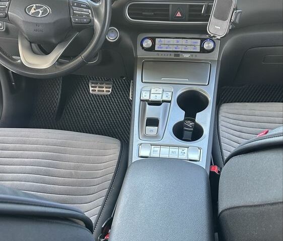 Сірий Хендай Інша, об'ємом двигуна 0 л та пробігом 74 тис. км за 15700 $, фото 3 на Automoto.ua