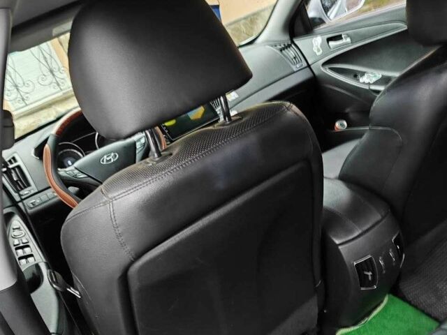 Сірий Хендай Інша, об'ємом двигуна 2 л та пробігом 240 тис. км за 10200 $, фото 1 на Automoto.ua