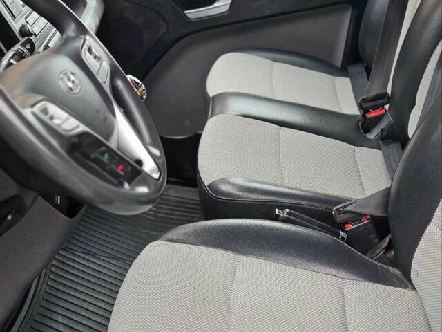 Серый Хендай Другая, объемом двигателя 2.5 л и пробегом 103 тыс. км за 20000 $, фото 5 на Automoto.ua