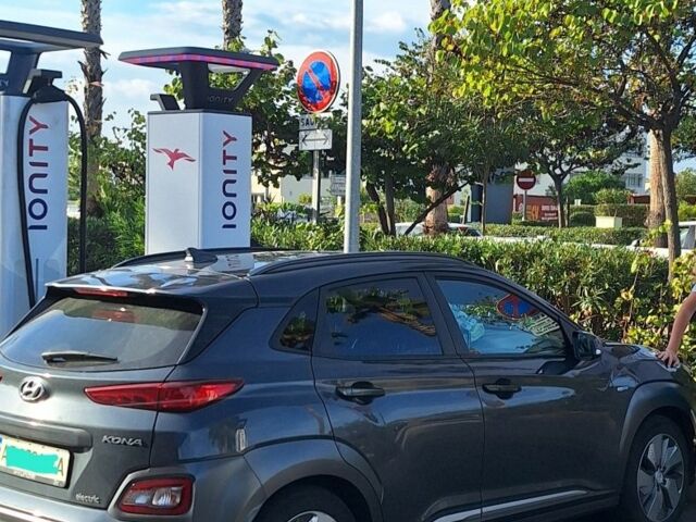 Серый Хендай Другая, объемом двигателя 0 л и пробегом 150 тыс. км за 15000 $, фото 9 на Automoto.ua