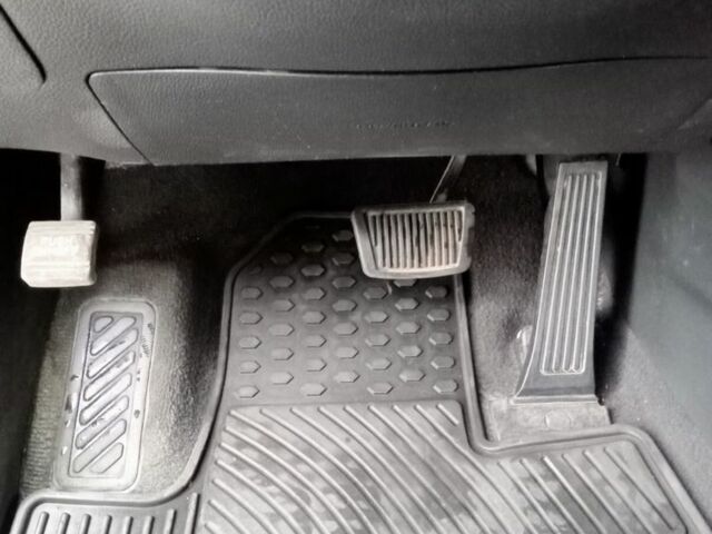 Серый Хендай Другая, объемом двигателя 2.4 л и пробегом 200 тыс. км за 12000 $, фото 7 на Automoto.ua