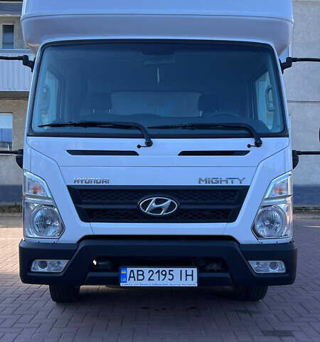 Белый Хендай EX8, объемом двигателя 2.89 л и пробегом 170 тыс. км за 29900 $, фото 2 на Automoto.ua