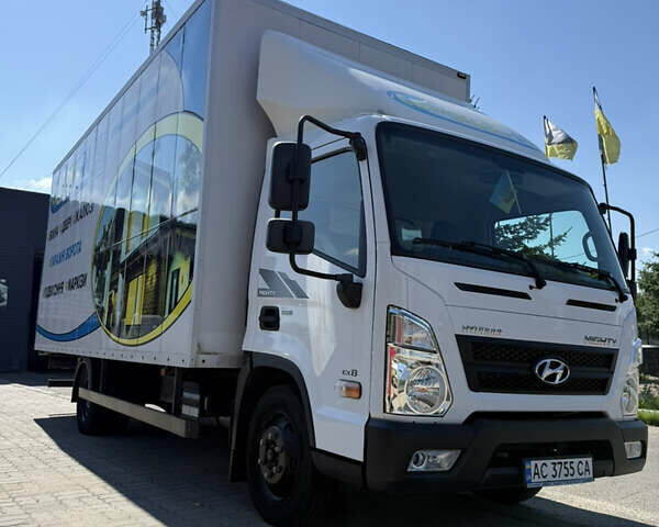 Белый Хендай EX8, объемом двигателя 3.93 л и пробегом 80 тыс. км за 28000 $, фото 4 на Automoto.ua