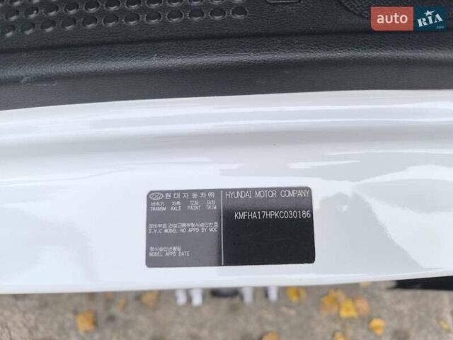 Хендай EX8 2018 у Полтаві на Automoto.ua Білий Хендай EX8, об'ємом двигуна 3.93 л та пробігом 201 тис. км за 27000 $, фото 32 на Automoto.ua