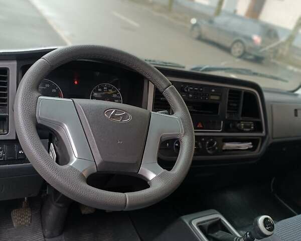 Білий Хендай EX8, об'ємом двигуна 3.93 л та пробігом 201 тис. км за 29800 $, фото 9 на Automoto.ua