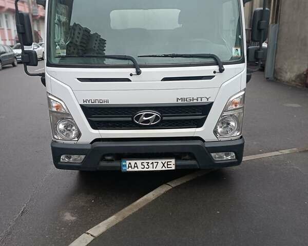 Білий Хендай EX8, об'ємом двигуна 3.93 л та пробігом 201 тис. км за 29800 $, фото 1 на Automoto.ua