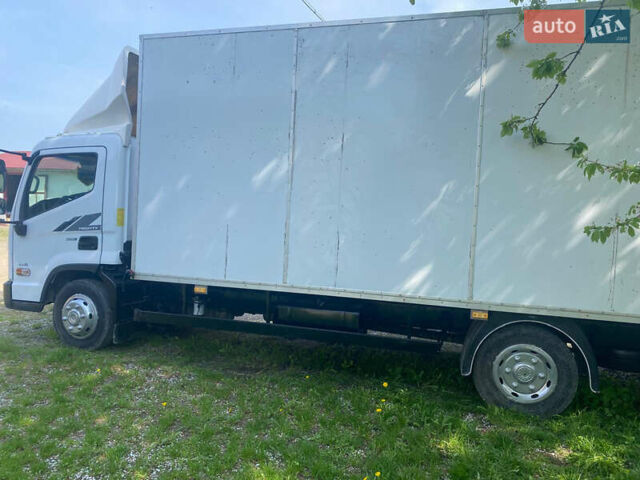 Белый Хендай EX8, объемом двигателя 3.93 л и пробегом 99 тыс. км за 30000 $, фото 6 на Automoto.ua