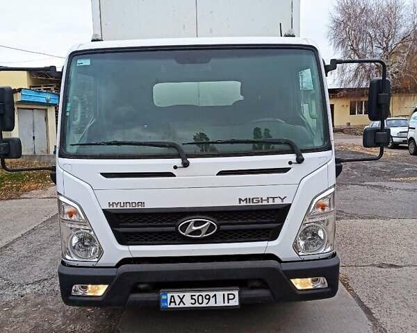 Белый Хендай EX8, объемом двигателя 2.89 л и пробегом 50 тыс. км за 39500 $, фото 4 на Automoto.ua
