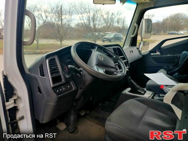 Хендай EX8, об'ємом двигуна 3.9 л та пробігом 301 тис. км за 28500 $, фото 6 на Automoto.ua