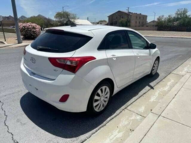 Білий Хендай Елантра, об'ємом двигуна 2 л та пробігом 77 тис. км за 6300 $, фото 7 на Automoto.ua