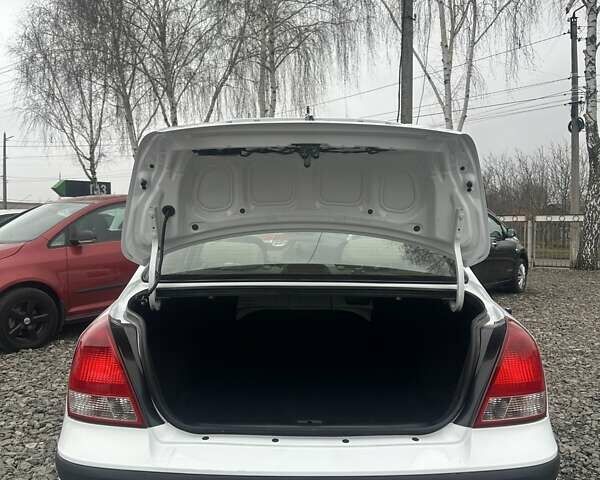 Білий Хендай Елантра, об'ємом двигуна 2 л та пробігом 193 тис. км за 4200 $, фото 12 на Automoto.ua
