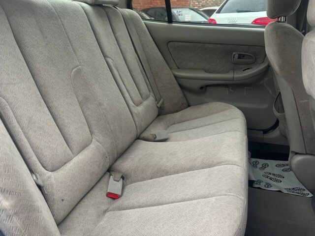 Белый Хендай Элантра, объемом двигателя 2 л и пробегом 193 тыс. км за 4200 $, фото 5 на Automoto.ua