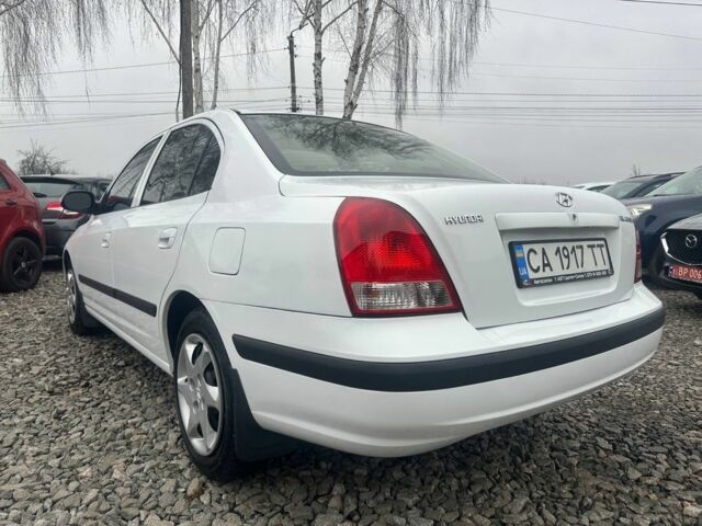 Белый Хендай Элантра, объемом двигателя 2 л и пробегом 193 тыс. км за 4200 $, фото 3 на Automoto.ua