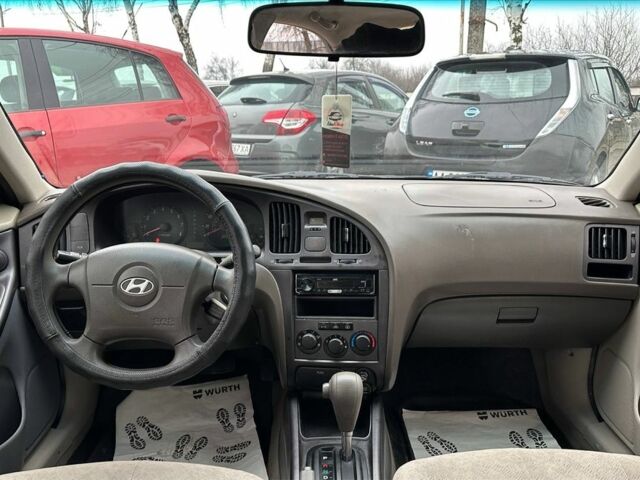 Белый Хендай Элантра, объемом двигателя 2 л и пробегом 193 тыс. км за 4200 $, фото 7 на Automoto.ua