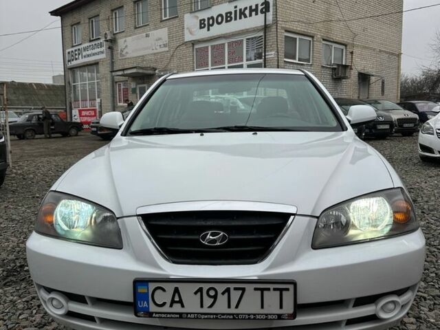 Белый Хендай Элантра, объемом двигателя 2 л и пробегом 193 тыс. км за 4200 $, фото 4 на Automoto.ua