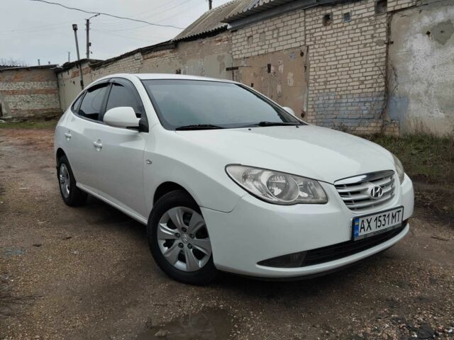 Белый Хендай Элантра, объемом двигателя 1.6 л и пробегом 180 тыс. км за 5700 $, фото 1 на Automoto.ua