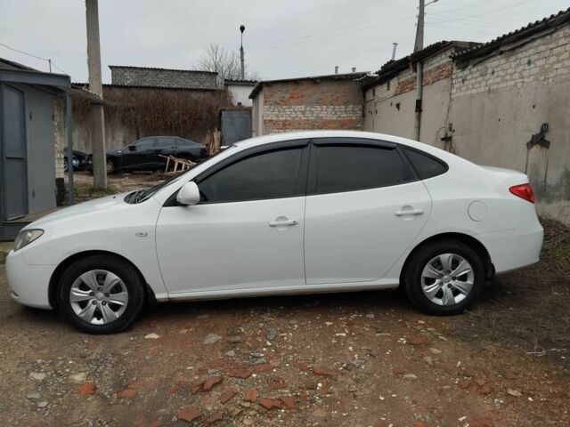 Белый Хендай Элантра, объемом двигателя 1.6 л и пробегом 180 тыс. км за 5700 $, фото 5 на Automoto.ua