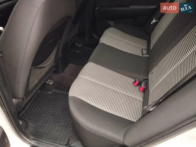 Белый Хендай Элантра, объемом двигателя 1.59 л и пробегом 235 тыс. км за 5700 $, фото 11 на Automoto.ua