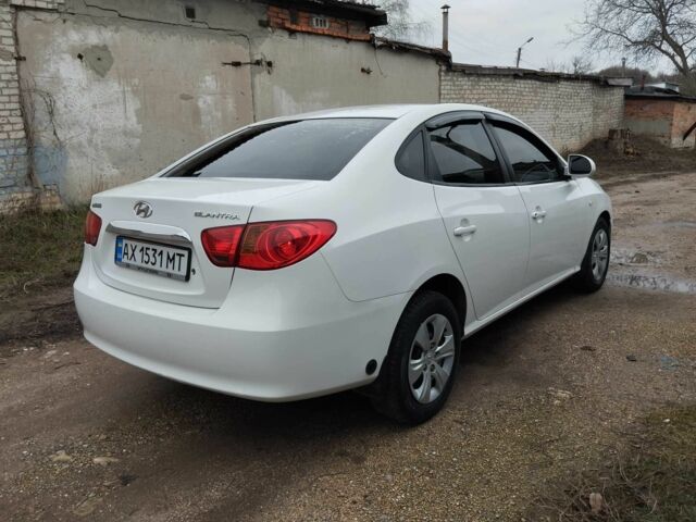 Белый Хендай Элантра, объемом двигателя 1.6 л и пробегом 180 тыс. км за 5700 $, фото 3 на Automoto.ua